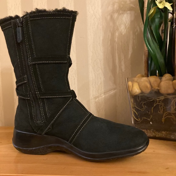 Clarks Artisan Collection Shearling Boots - Picture 2 of 10